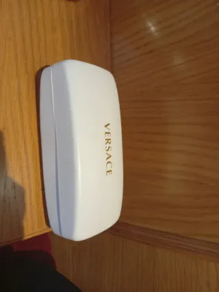 Caja de gafas Versace blanca