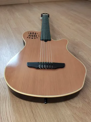 Guitarra Godin Grand Concert