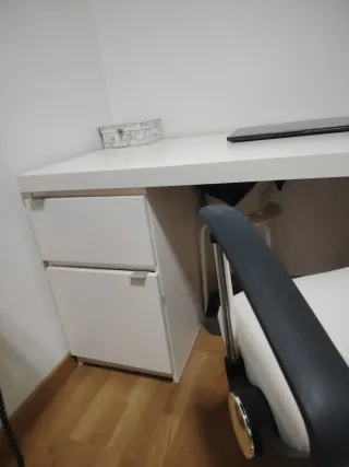 Escritorio y silla de oficina