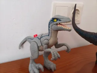 2 Figuras Dinosaurios Juguete