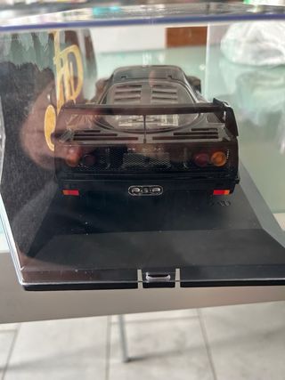 Ferrari F40 LM 1/18 con teca
