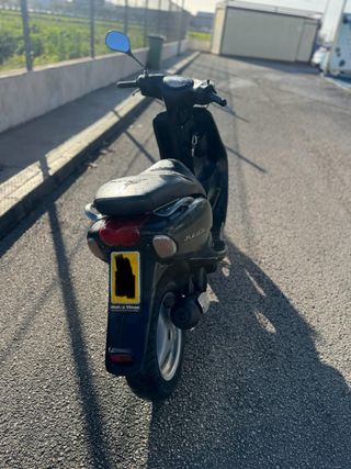 Yamaha Neos Scooter Automática Negra