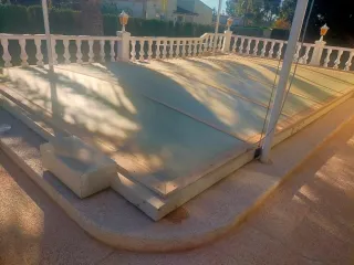 Cubierta para piscina beige y transparente