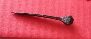 Clavos antiguos forjados a mano