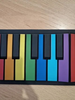 Piano enrollable arcoiris 49 teclas.