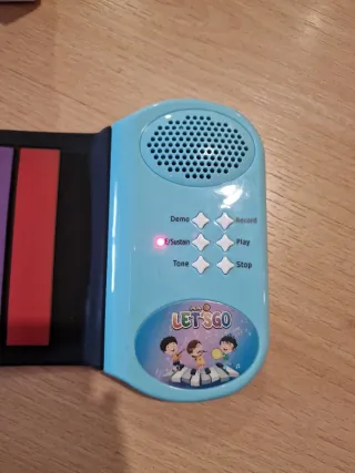 Piano enrollable arcoiris 49 teclas.