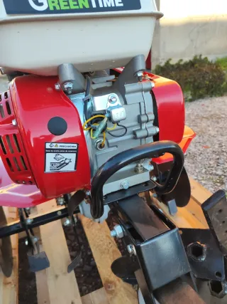 Motocultor con ruedas y pala