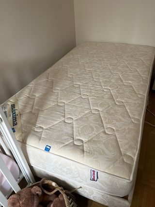 Colchón y somier de lamas Pikolín