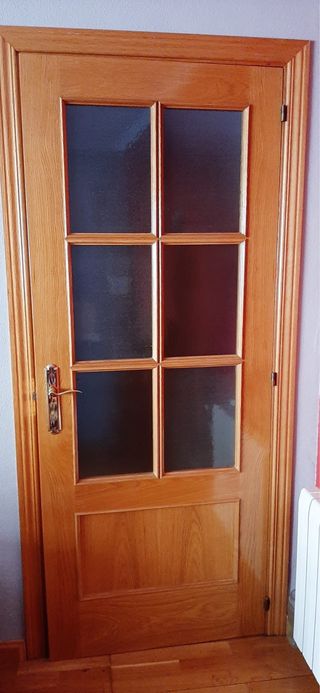 Puerta madera roble cristalera molduras