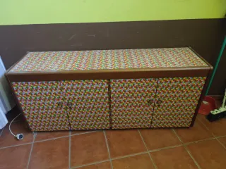 Mueble bajo 4 puertas decorado,no envio