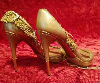 Sandalias Gucci Doradas