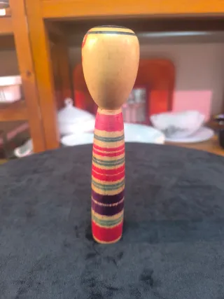 Muñeca Kokeshi japonesa madera antigua