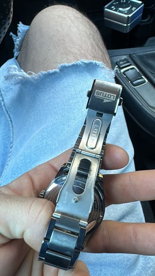 Reloj Lotus Negro y Plateado