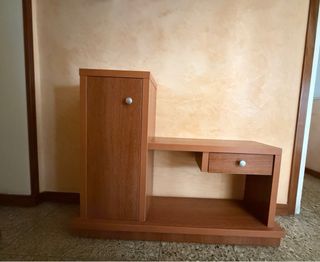 Recibidor de madera con cajón y puerta