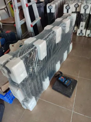 Radiatore NUOVO Irsap Tessi 4 colonne colore nero