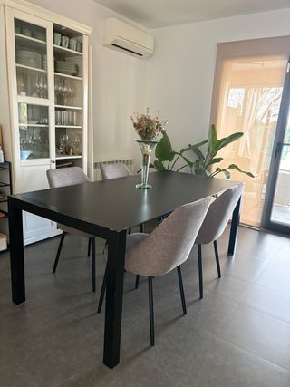 Mesa comedor y 4 sillas