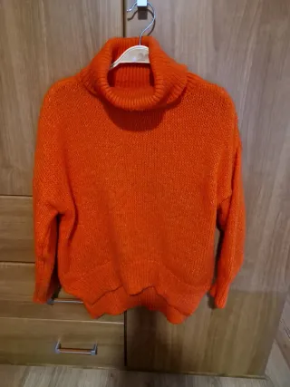 Jersey naranja cuello alto