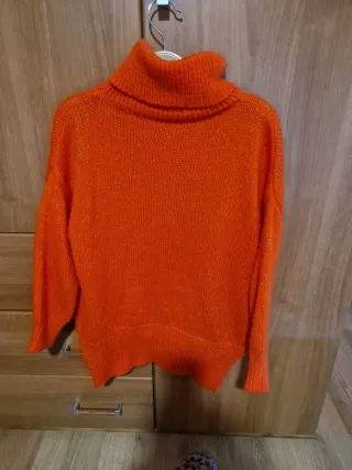 Jersey naranja cuello alto