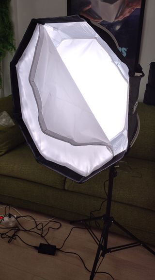 Foco LED COB Neewer MS60B + Pie 2m + Octabox 65cm