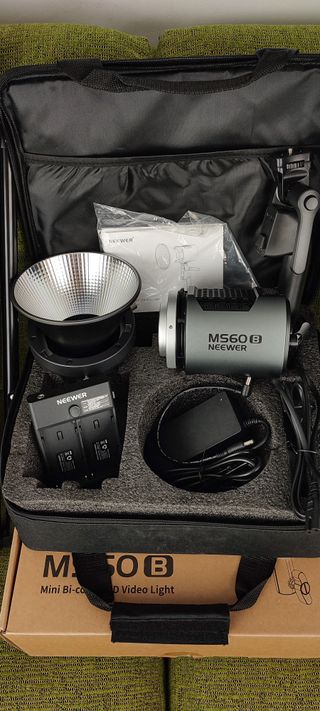 Foco LED COB Neewer MS60B + Pie 2m + Octabox 65cm