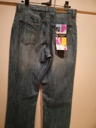 Pantalón tejano pata ancha