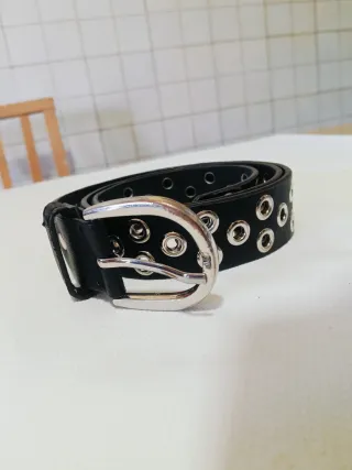 Cintura nera con borchie argento