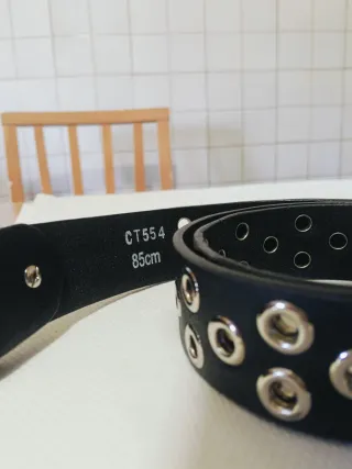 Cintura nera con borchie argento