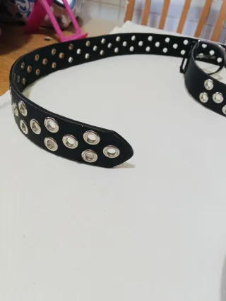 Cintura nera con borchie argento