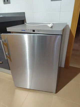 Congelador vertical integrable Liebherr gris