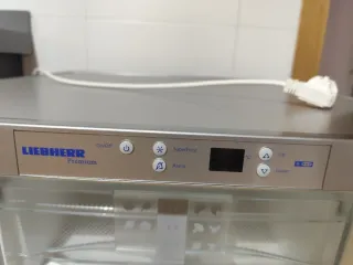 Congelador vertical integrable Liebherr gris