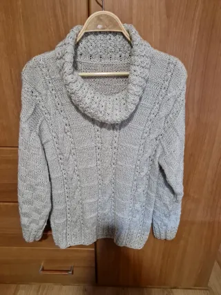 Jersey gris cuello alto tejido