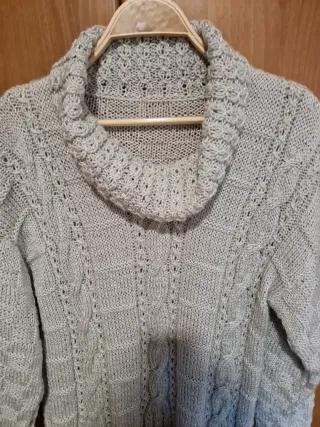 Jersey gris cuello alto tejido