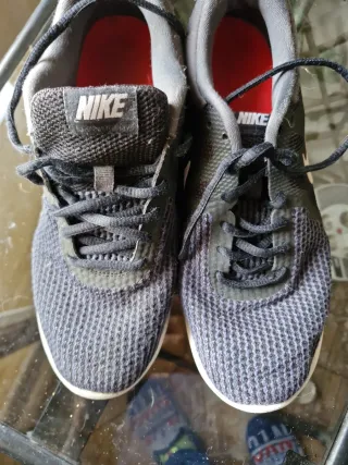 Zapatillas Nike Negras y Grises