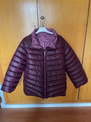 Cazadora acolchada reversible, color granate.