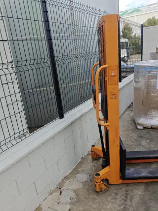 Transpaleta manual naranja