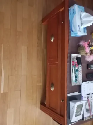 Mesa de madera marrón