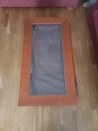 Mesa de madera marrón