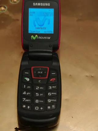 Teléfono Móvil Samsung Rojo.