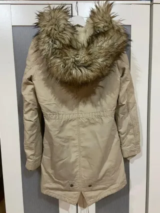 Abrigo Bershka Beige con Capucha y Pelo