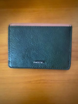 Estuche Parfois verde y beige