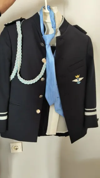 2 Trajes de Comunión Niño Azul Marino 9 y blanco 8