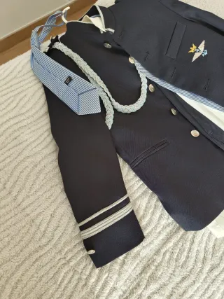 2 Trajes de Comunión Niño Azul Marino 9 y blanco 8