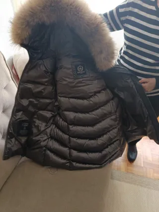Chaqueta plumífero impermeable con capucha