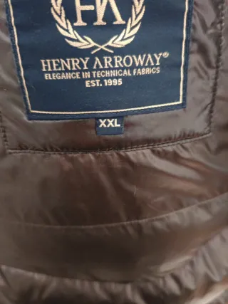 Chaqueta plumífero impermeable con capucha