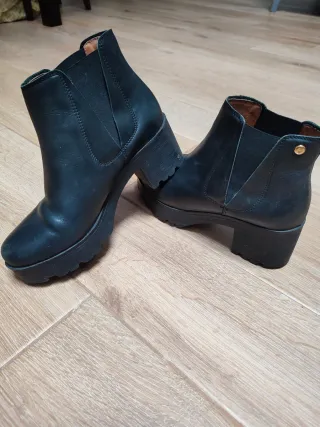 Botines negros mujer