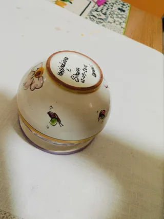 Vasetto decorato a mano con farfalle