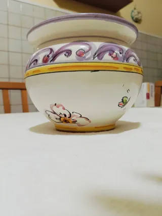 Vasetto decorato a mano con farfalle