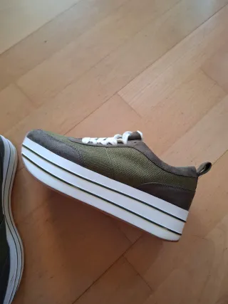 Zapatillas Zara Verde Militar