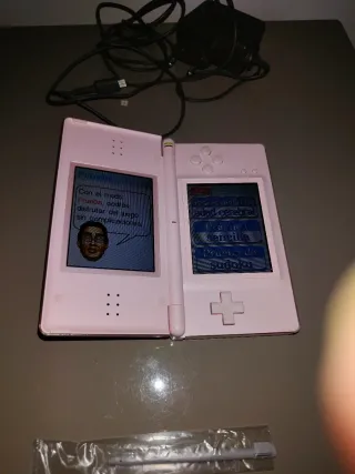 Nintendo DS Rosa + Cargador y Lápiz