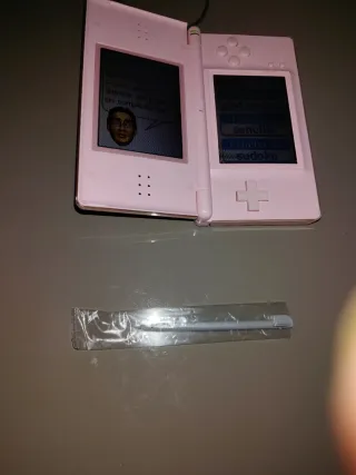 Nintendo DS Rosa + Cargador y Lápiz